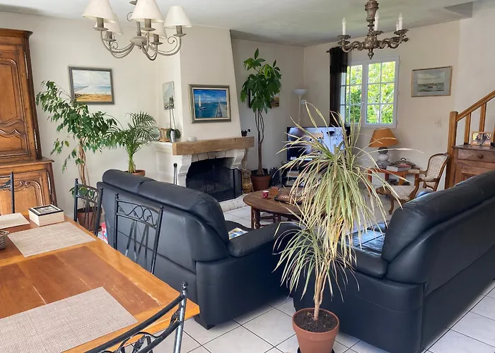 Domaine De La Coqueraine 위스트르앙