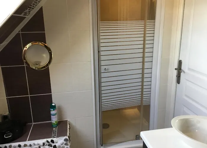 Domaine De La Coqueraine 위스트르앙